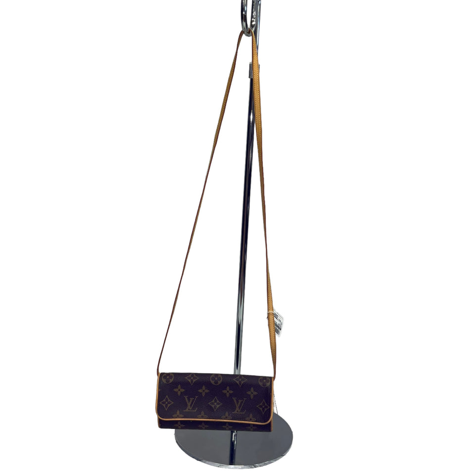 Crossbody Designer By Louis Vuitton Size: Medium