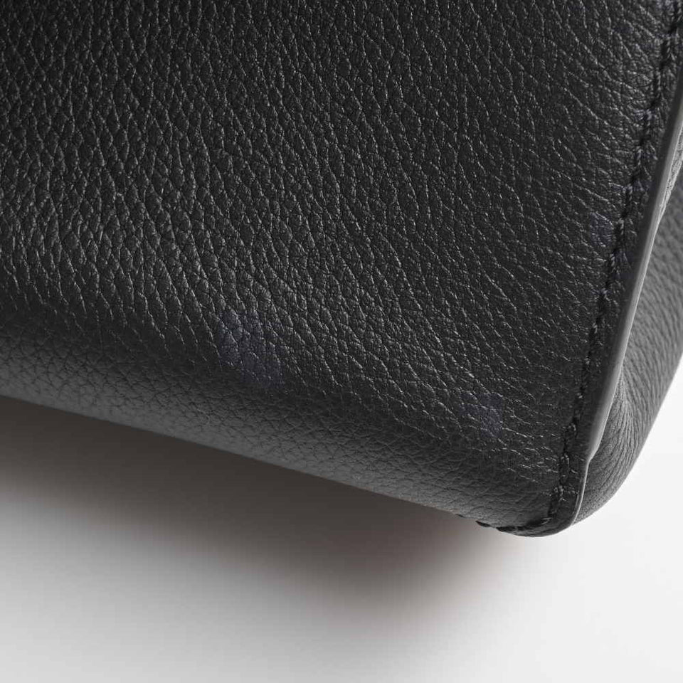 Louis Vuitton Leather LockMe Chain Shoulder Bag Noir Black