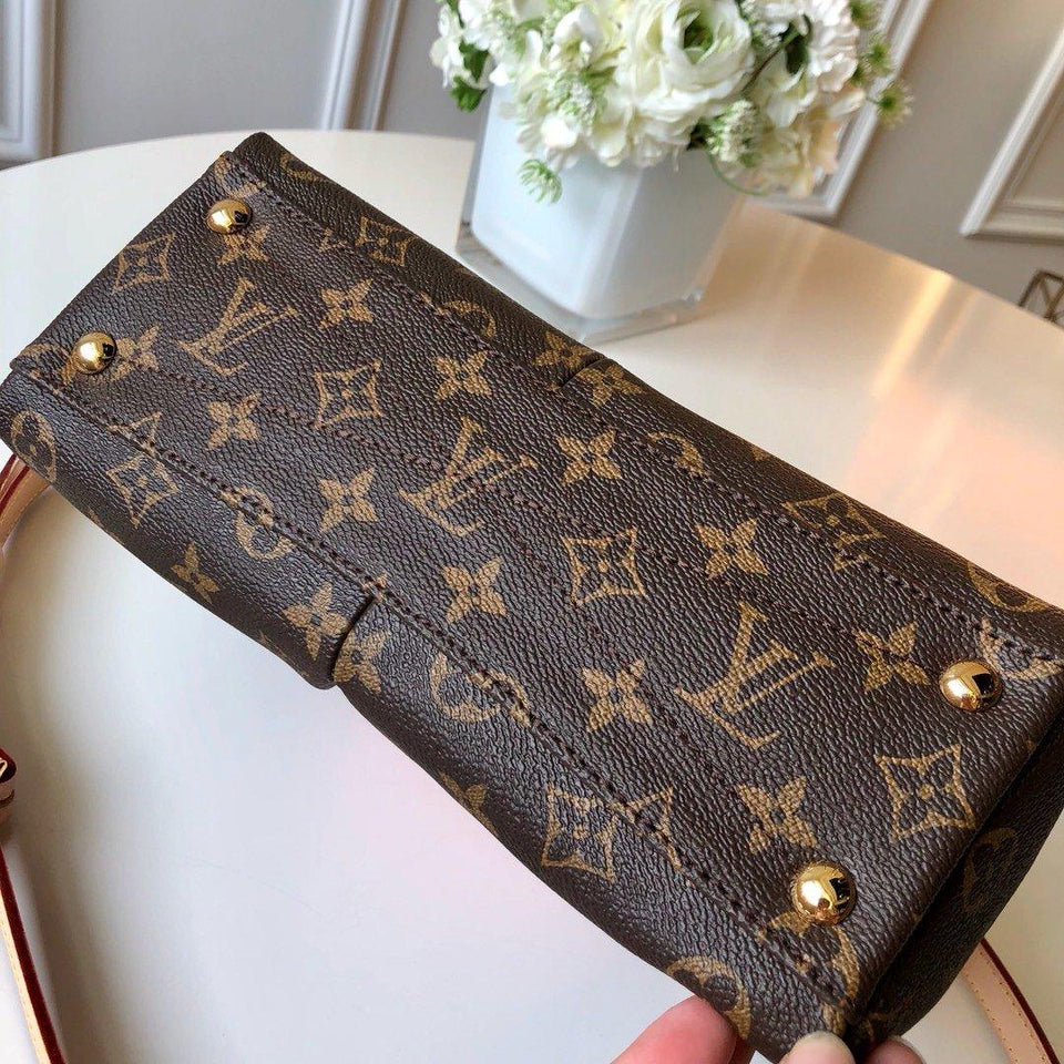 Louis Vuitton  V TOTE BB Handbag