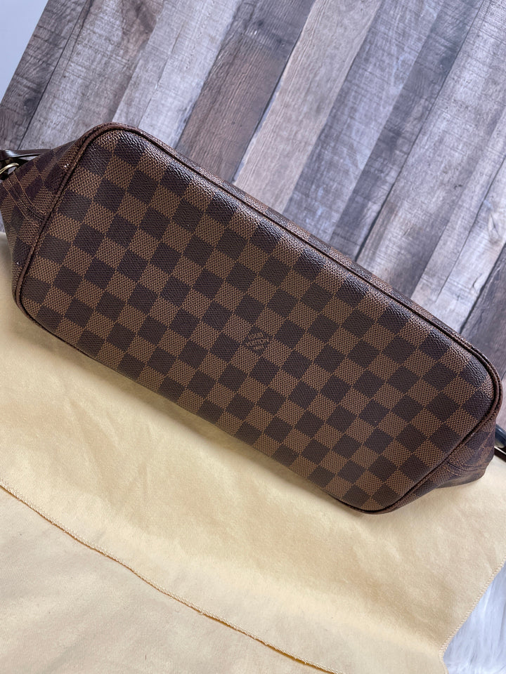 Handbag Luxury Designer By Louis Vuitton Size: Large