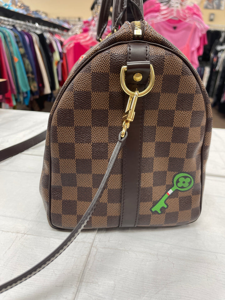 Handbag Designer By Louis Vuitton Size: Medium