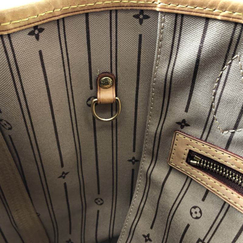 Louis Vuitton Monogram Neverfull MM Tote Bag