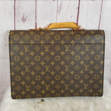 Handbag Designer By Louis Vuitton Size: Medium
