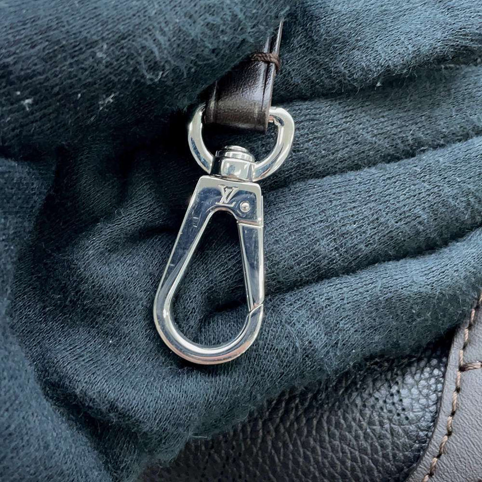 Louis Vuitton Mahina Leather Hina MM Shoulder Bag Black
