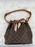 Handbag Luxury Designer By Louis Vuitton Size: Medium