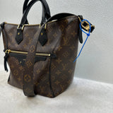 Handbag Designer By Louis Vuitton Size: Large
