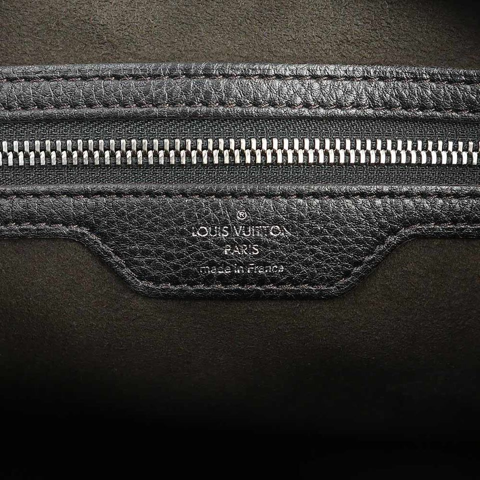 Louis Vuitton Beaubourg Hobo MM Mahina Leather Shoulder Bag Black