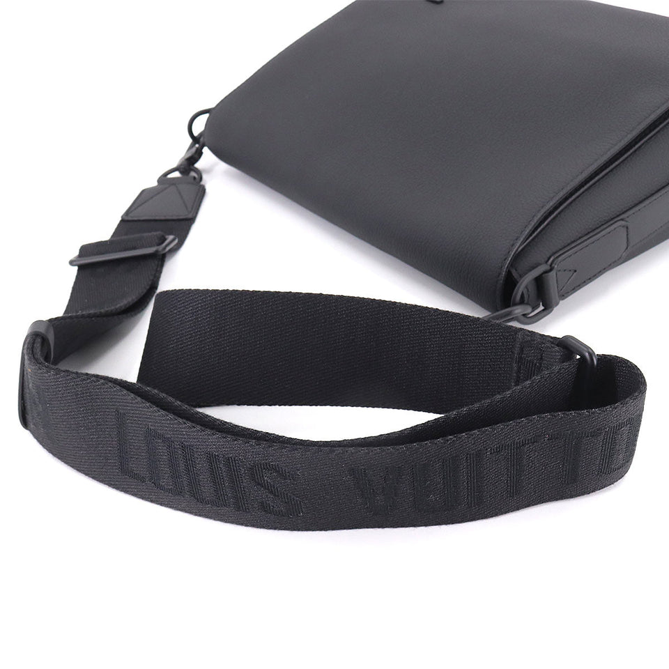 Louis Vuitton Aerogram Takeoff Messenger Shoulder Bag Leather