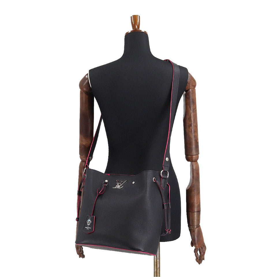 Louis Vuitton Lock Me Bucket Shoulder Bag Leather Noir