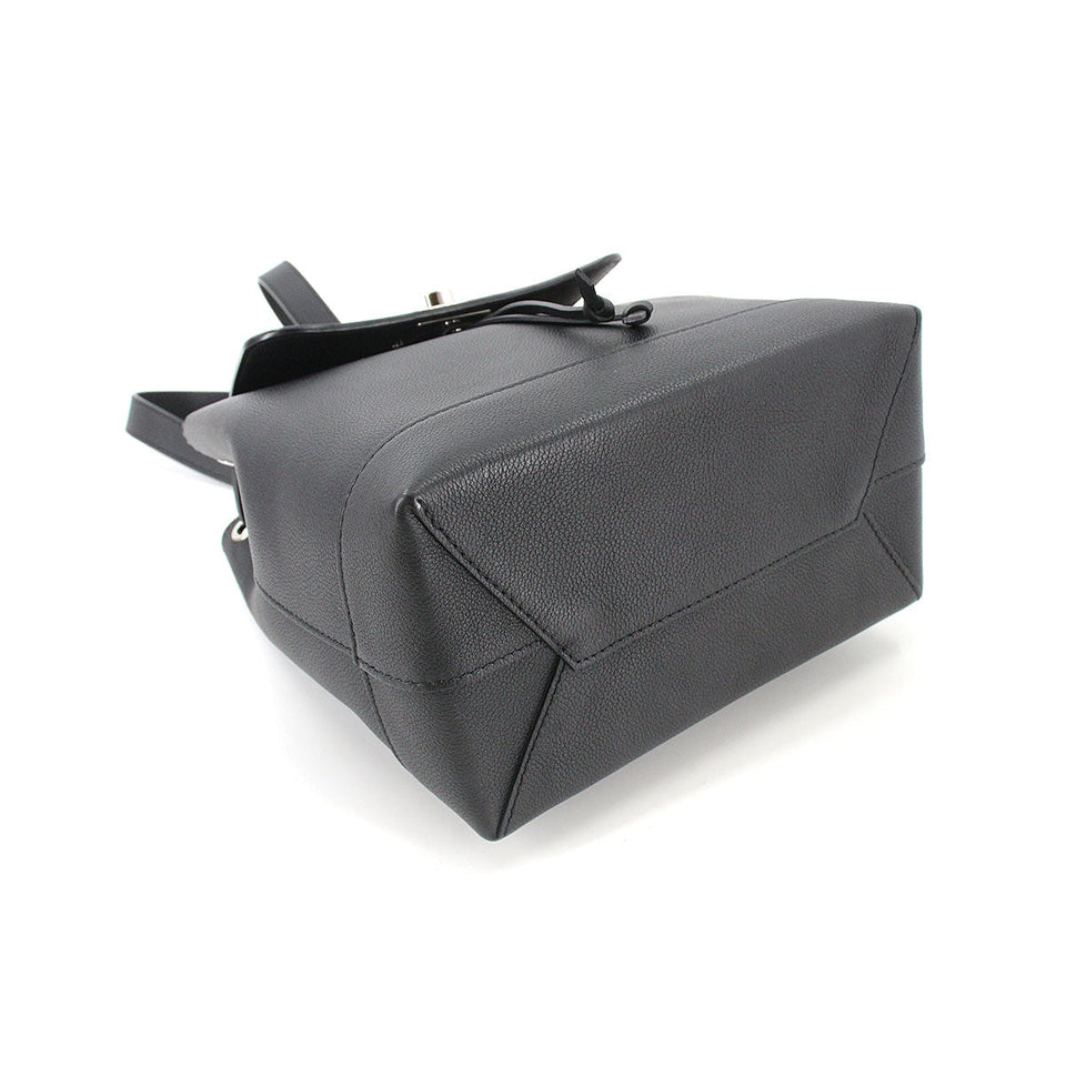 Louis Vuitton Lock Me Backpack Rucksack Leather Noir