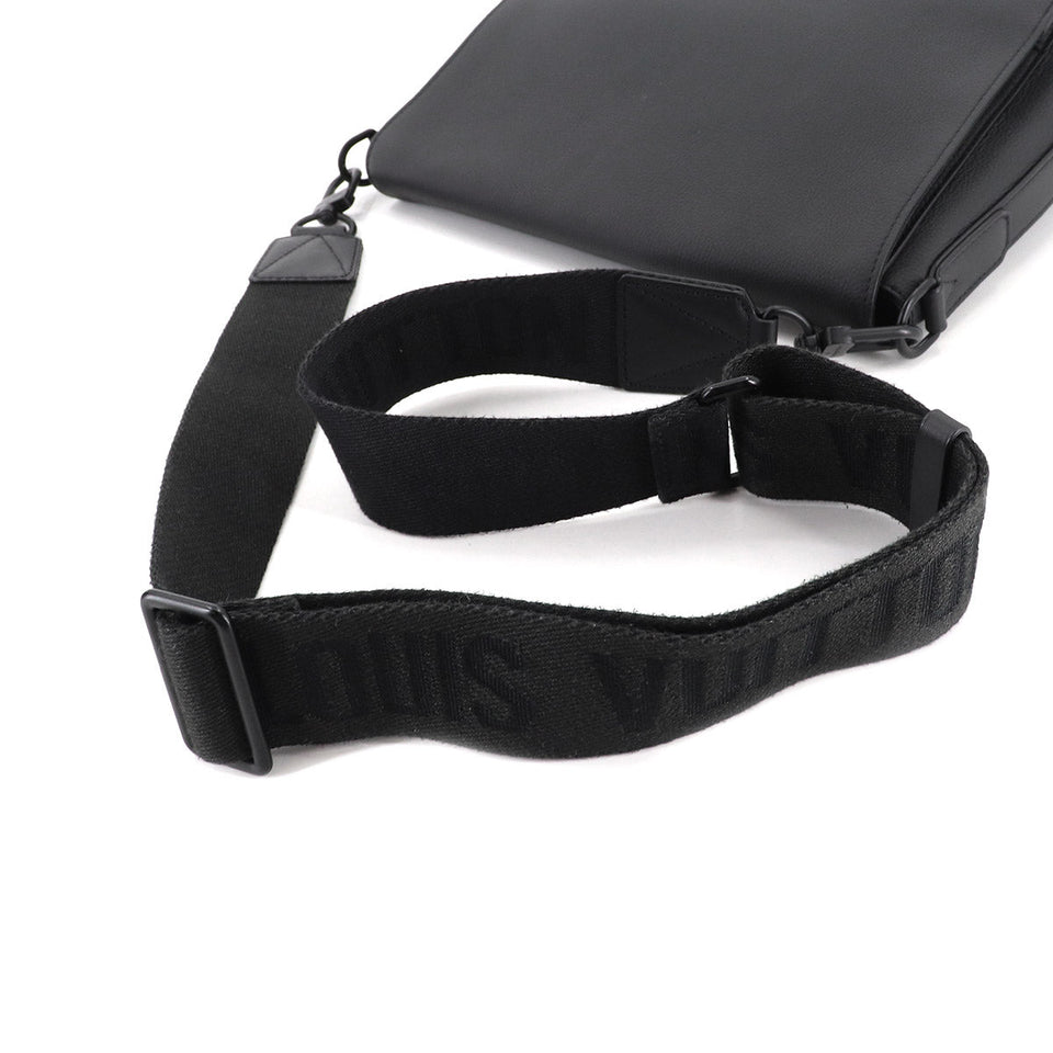 Louis Vuitton Aerogram Takeoff Messenger Shoulder Bag Leather Black