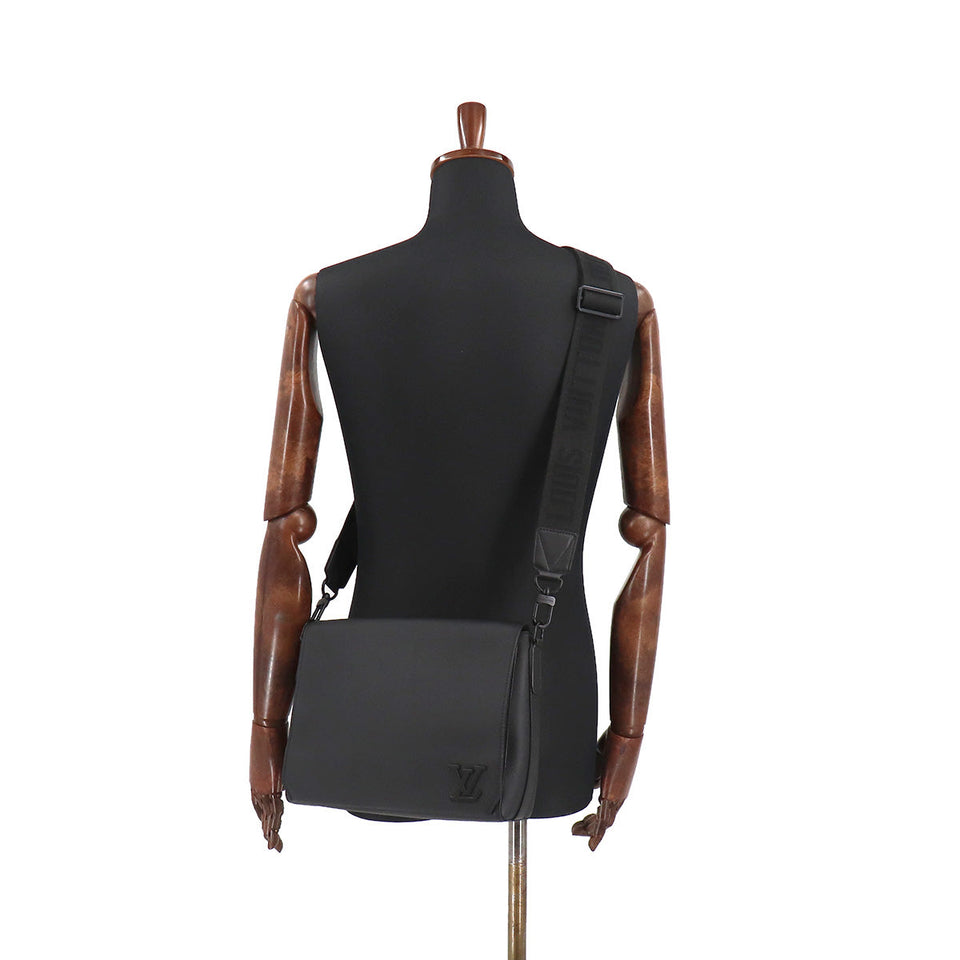 Louis Vuitton Aerogram Takeoff Messenger Shoulder Bag Leather Black