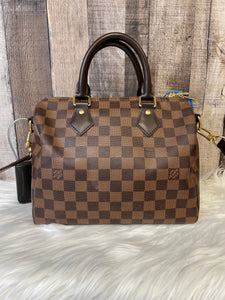 Handbag Designer By Louis Vuitton Size: Medium