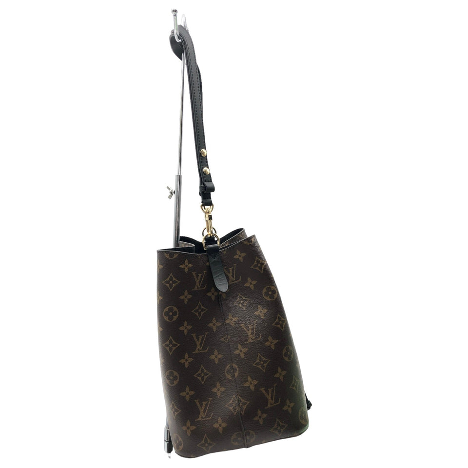 Handbag Luxury Designer By Louis Vuitton Size: Medium