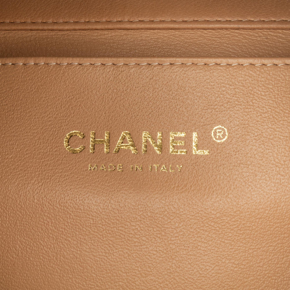 Chanel CC Quilted Lambskin Clutch With Chain (SHG-1pgPyi)