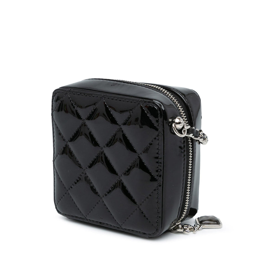 Chanel CC Quilted Patent Clutch With Chain (SHG-ROhwQv)
