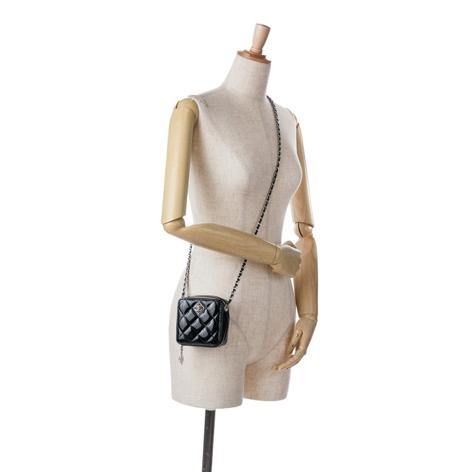 Chanel CC Quilted Patent Diamond Resin Clutch With Chain