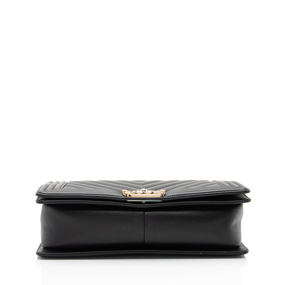 Chanel Chevron Lambskin New Medium Boy Bag (SHF-KOMM25)