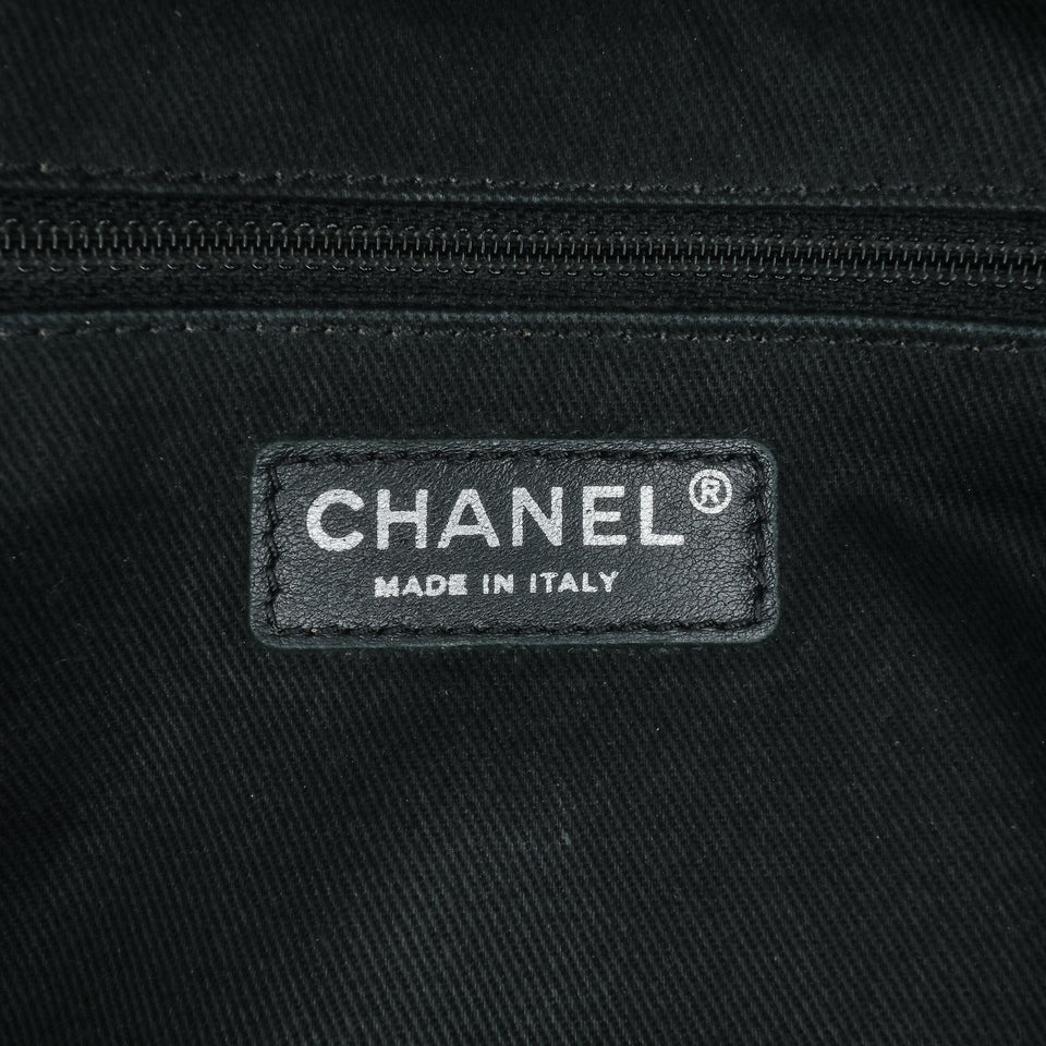Chanel Jumbo Quilted Iridescent Caviar Easy Flap