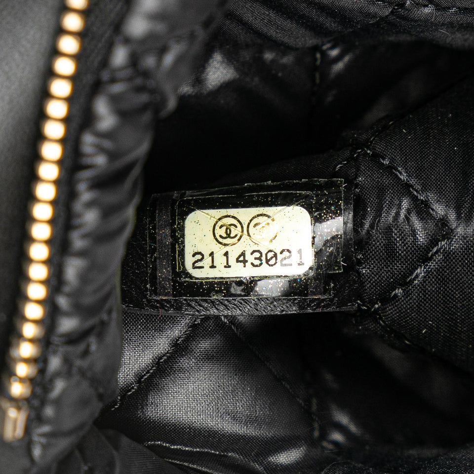 Chanel Lambskin Boy Foldover Clutch (SHG-IicQ7k)