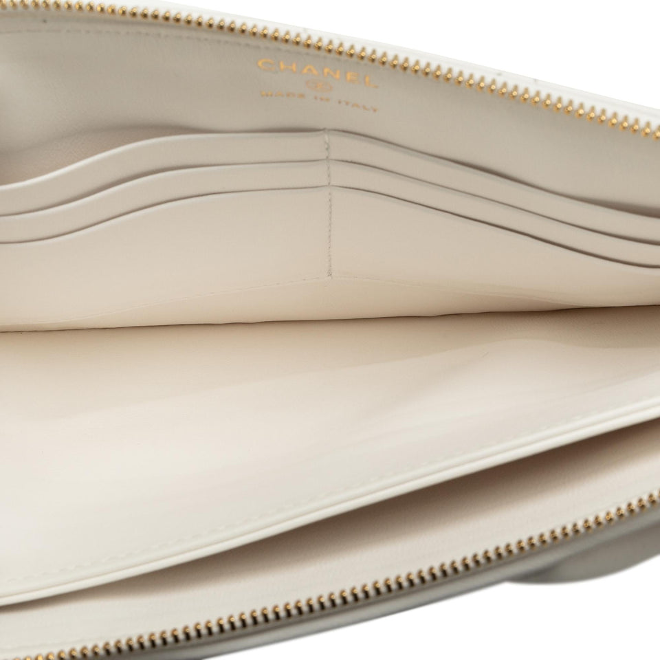 Chanel Lambskin Wave Clutch (SHG-7pqsXs)
