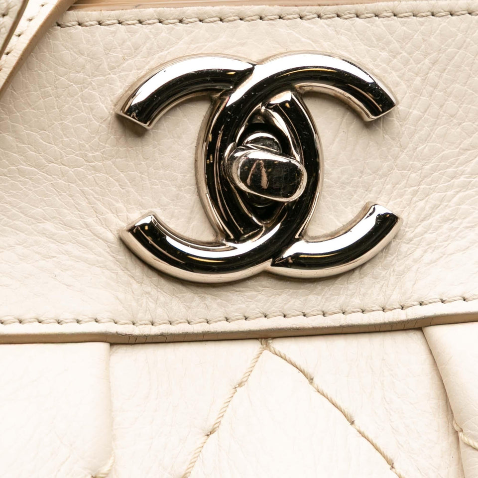Chanel Large Quilted Aged Calfskin On The Road Tote