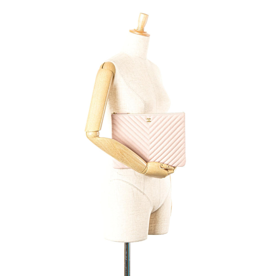 Chanel Medium CC Chevron Caviar O Case Clutch