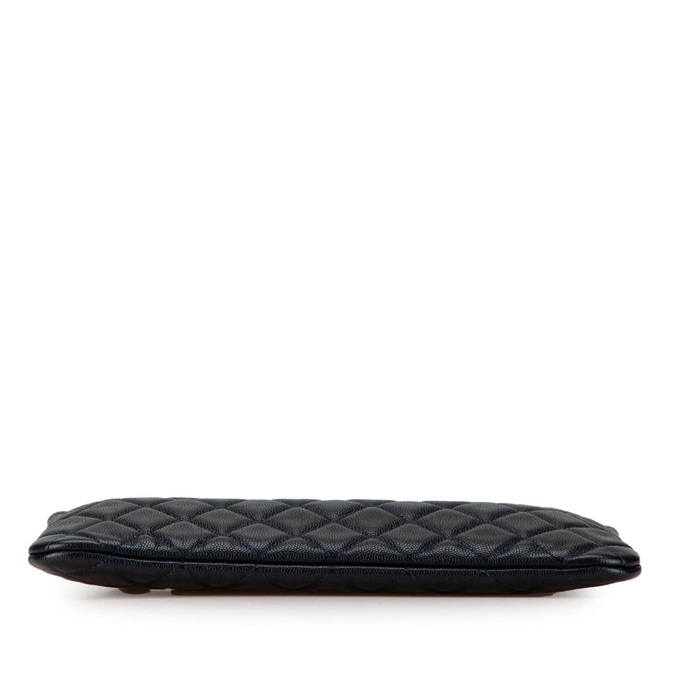Chanel Medium Quilted Caviar O Case Clutch (SHG-bgRUQW)