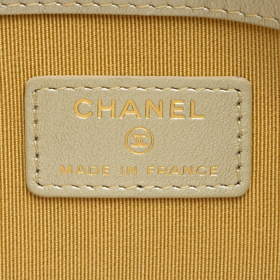 Chanel Metallic Calfskin Rainbow Reissue Pouch (SHF-Iy12ka)