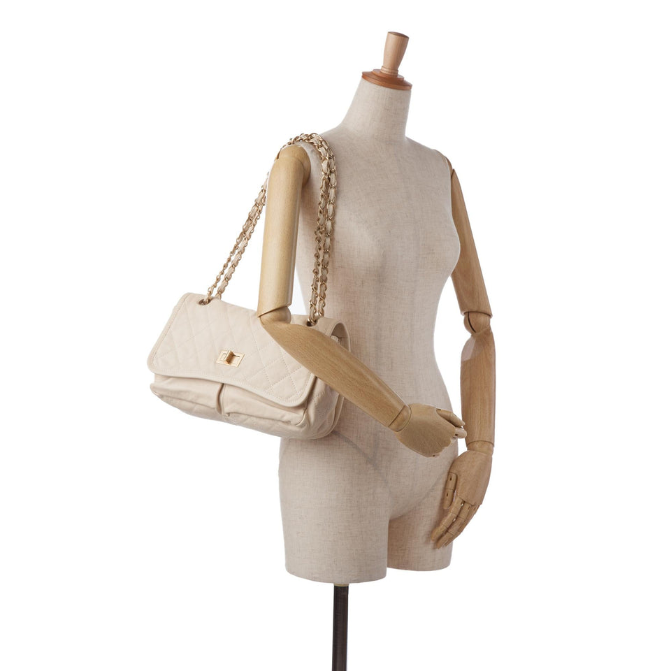 Chanel Natural Beauty Split Pocket