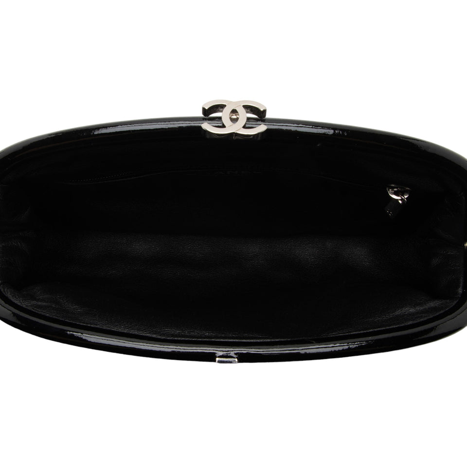 Chanel Patent Leather Timeless Clutch (SHF-QRt3pK)