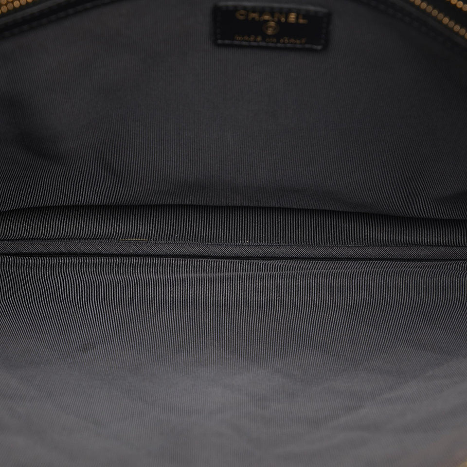 Chanel Quilted Caviar O Case Clutch (SHG-6m9479)