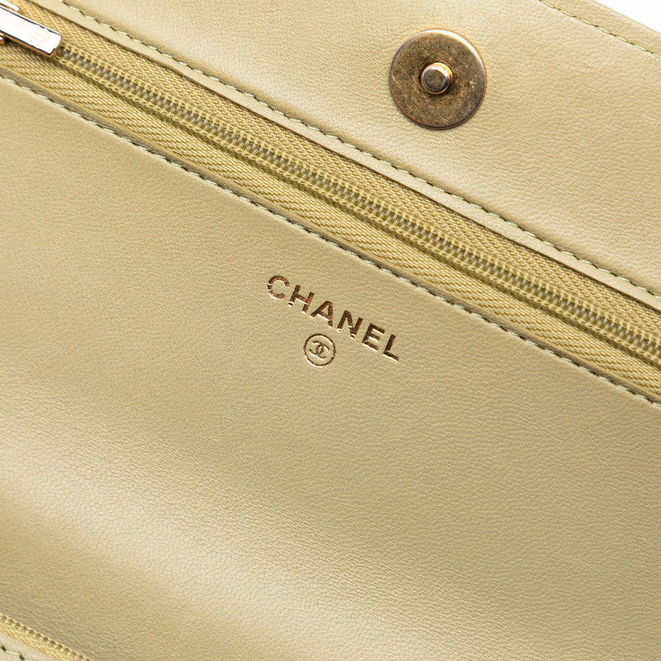 Chanel Quilted Lambskin Pick Me Up Wallet On Chain