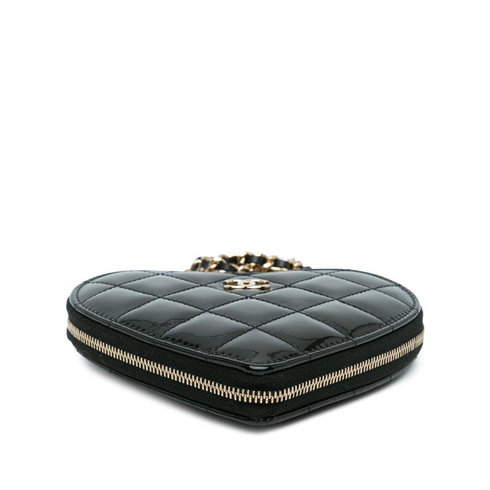 Chanel Quilted Patent Calfskin CC Heart Clutch With Chain (SHG-D1UX0k)