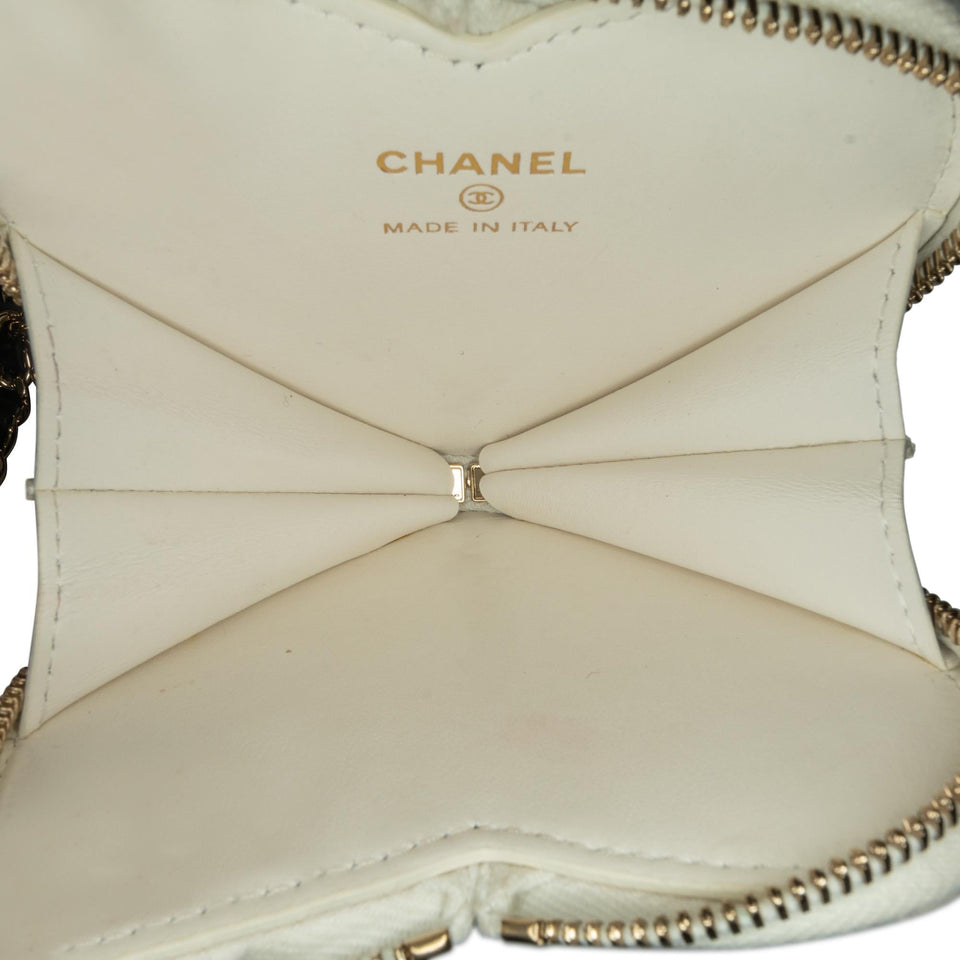 Chanel Quilted Patent Calfskin CC Heart Clutch With Chain (SHG-D1UX0k)