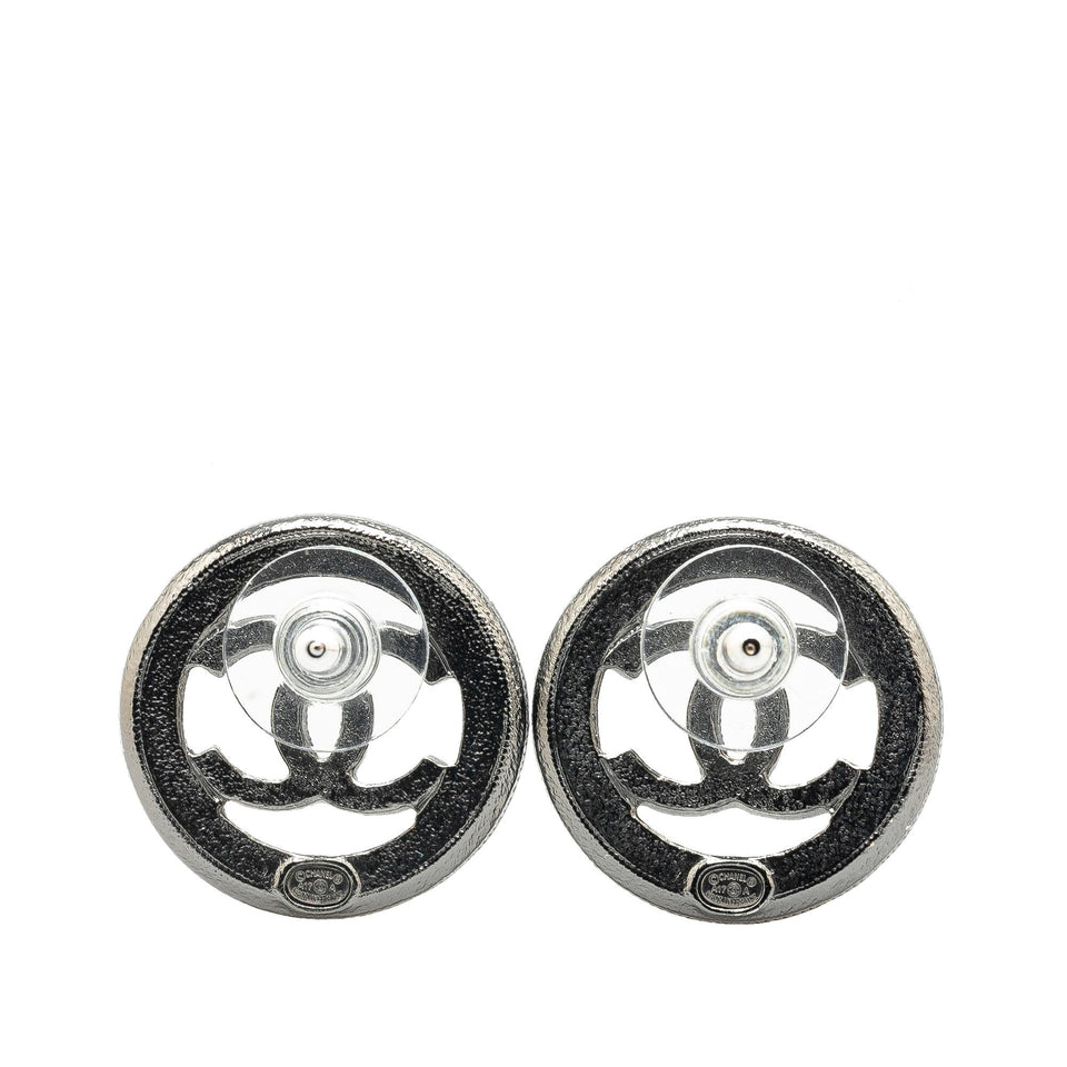 Chanel Ruthenium Pearl CC Round Push Back Earrings (SHG-Y0WMQt)