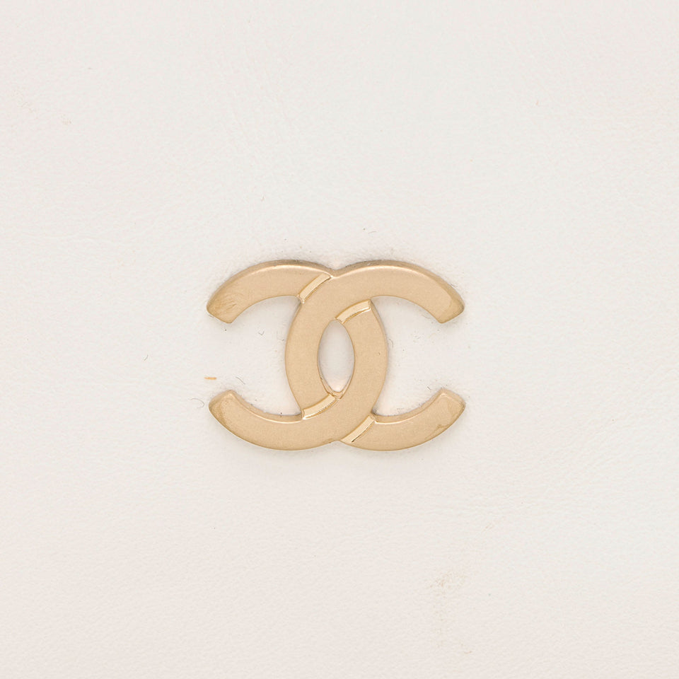Chanel Shiny Calfskin Small Chanel 22 Pochette