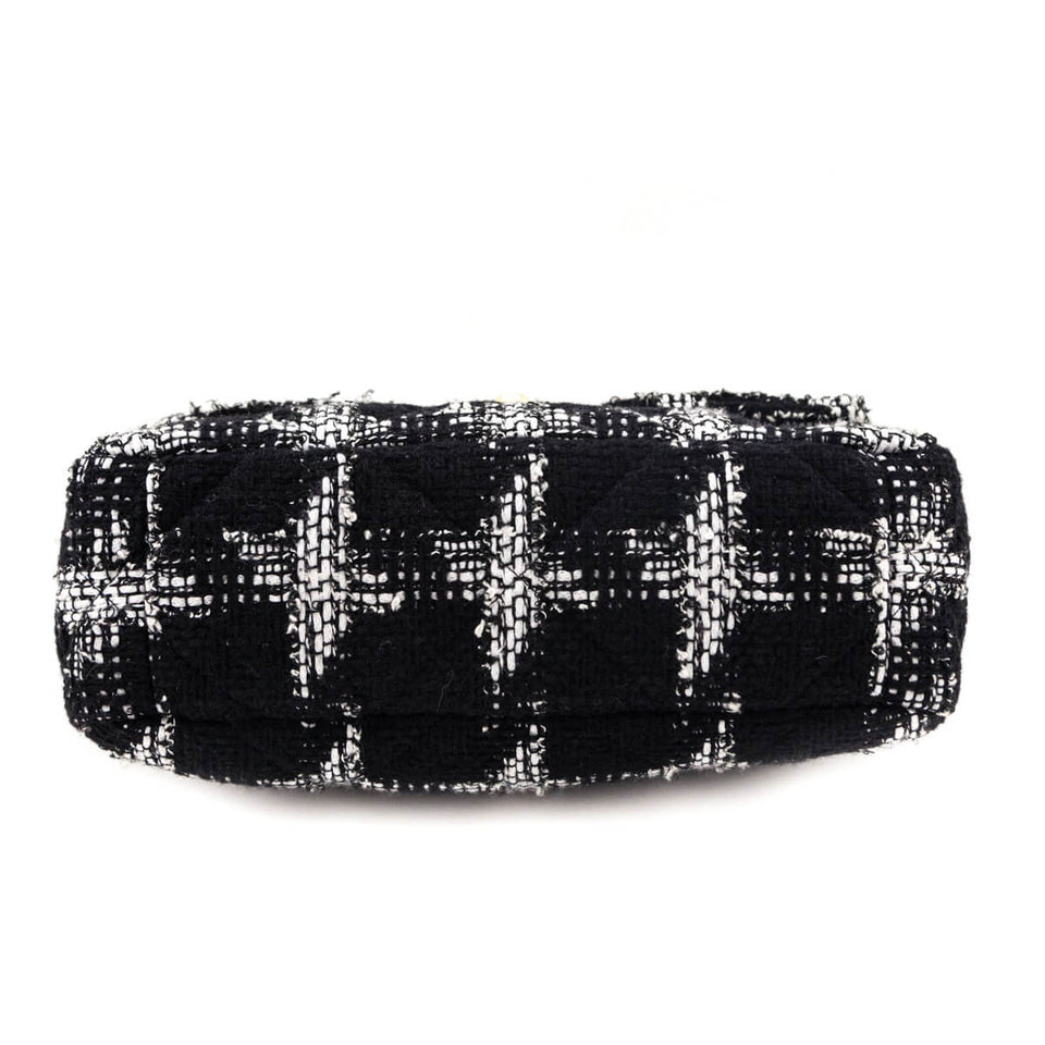 Chanel Black & White Tweed Quilted Medium Chanel 19