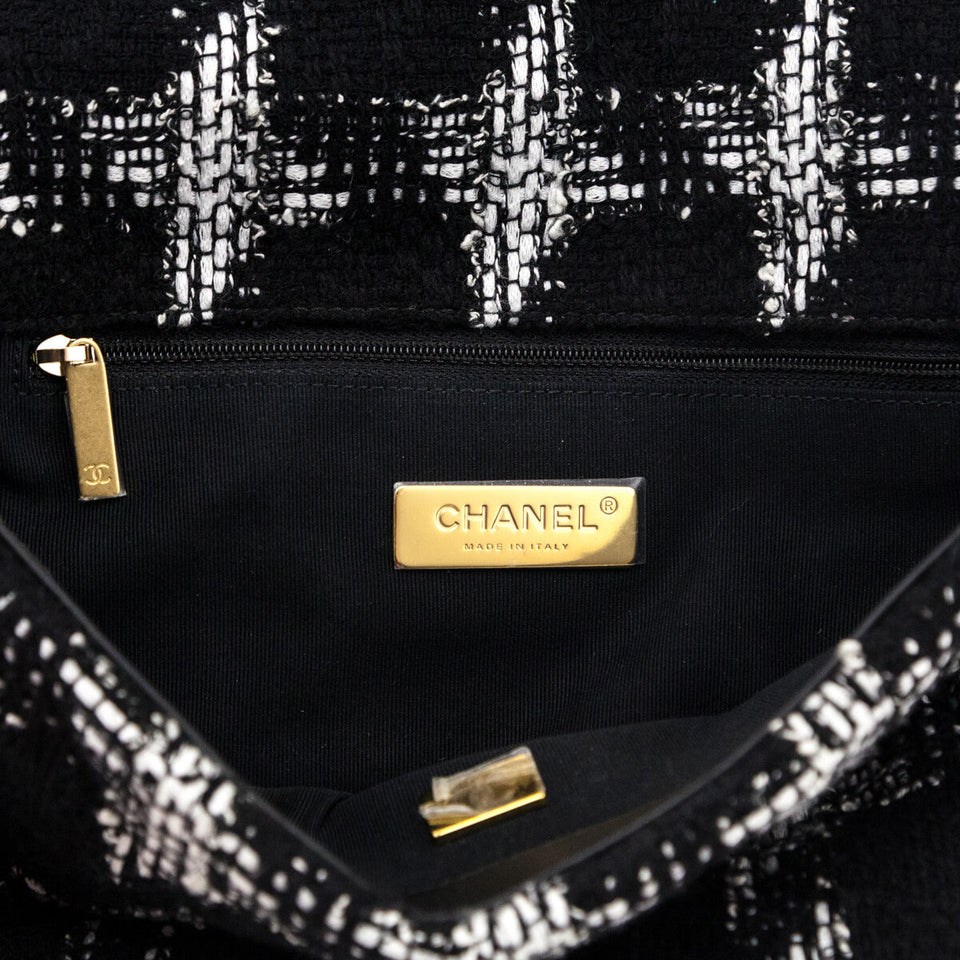 Chanel Black & White Tweed Quilted Medium Chanel 19