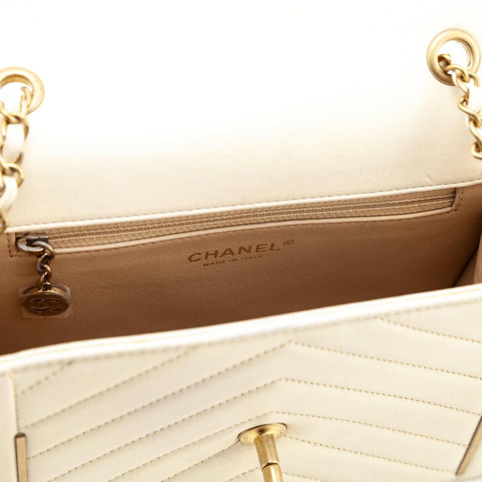 Chanel Ivory Lambskin Reversed Chevron Quilted Flap Bag