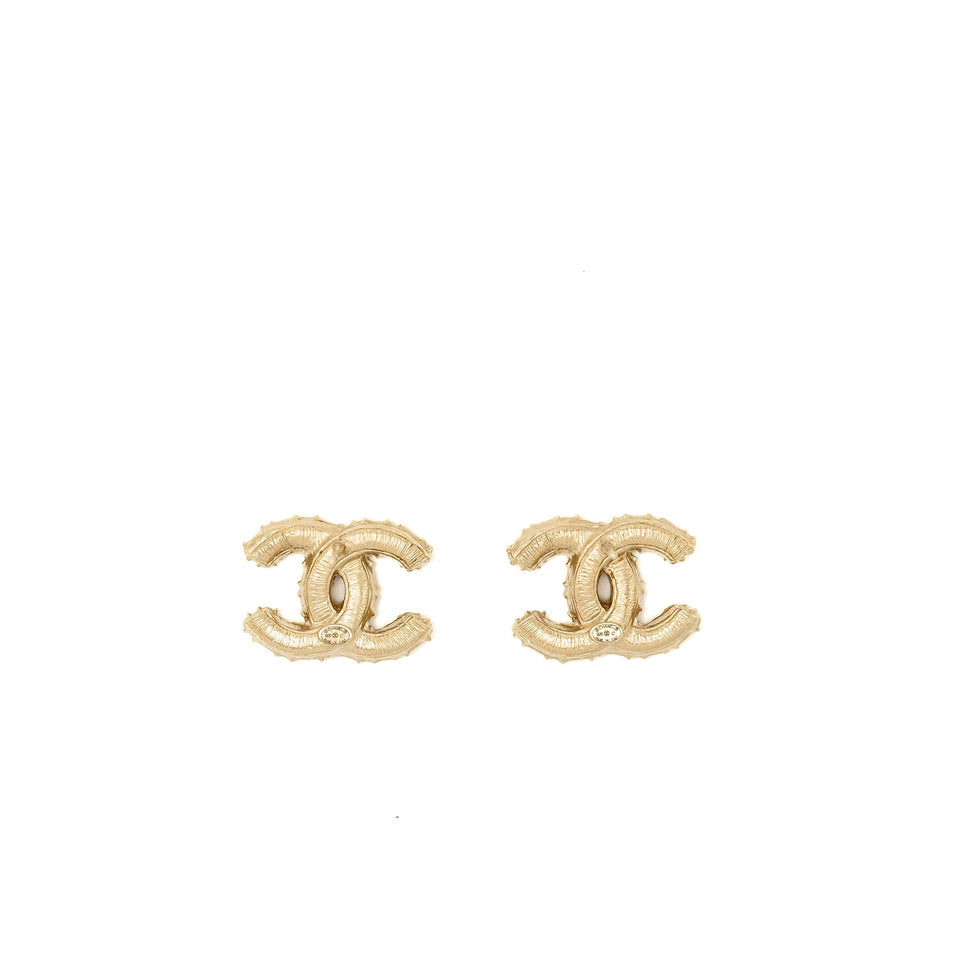Chanel CC logo with mini pearl deco earrings light gold tone
