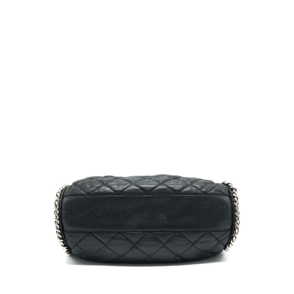 Chanel quilted leather with Chain Shoulder Bag Black