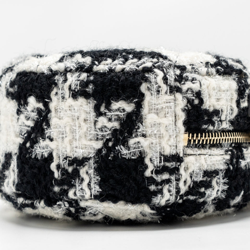 Chanel 19 round clutch  with chain with coin purse tweed / lambskin black/ white