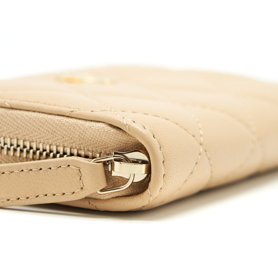 Chanel 22C Pearl Crush  Holder With Chain Beige