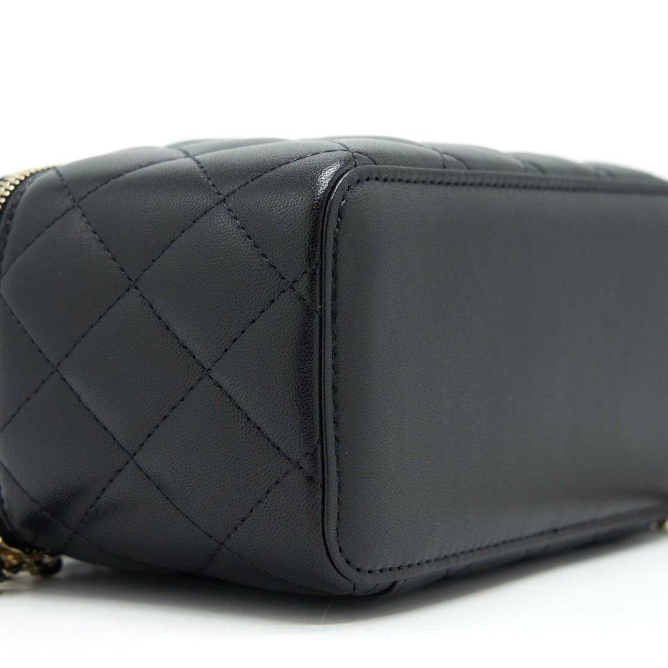 Chanel 21K top handle rectangular Vanity with chain Black L