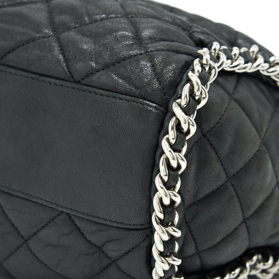 Chanel quilted leather with Chain Shoulder Bag Black