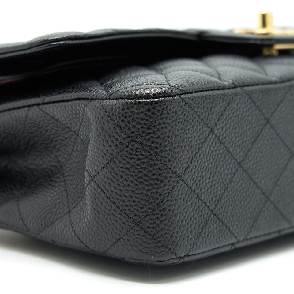 Chanel Medium Classic Double Flap Caviar in Black