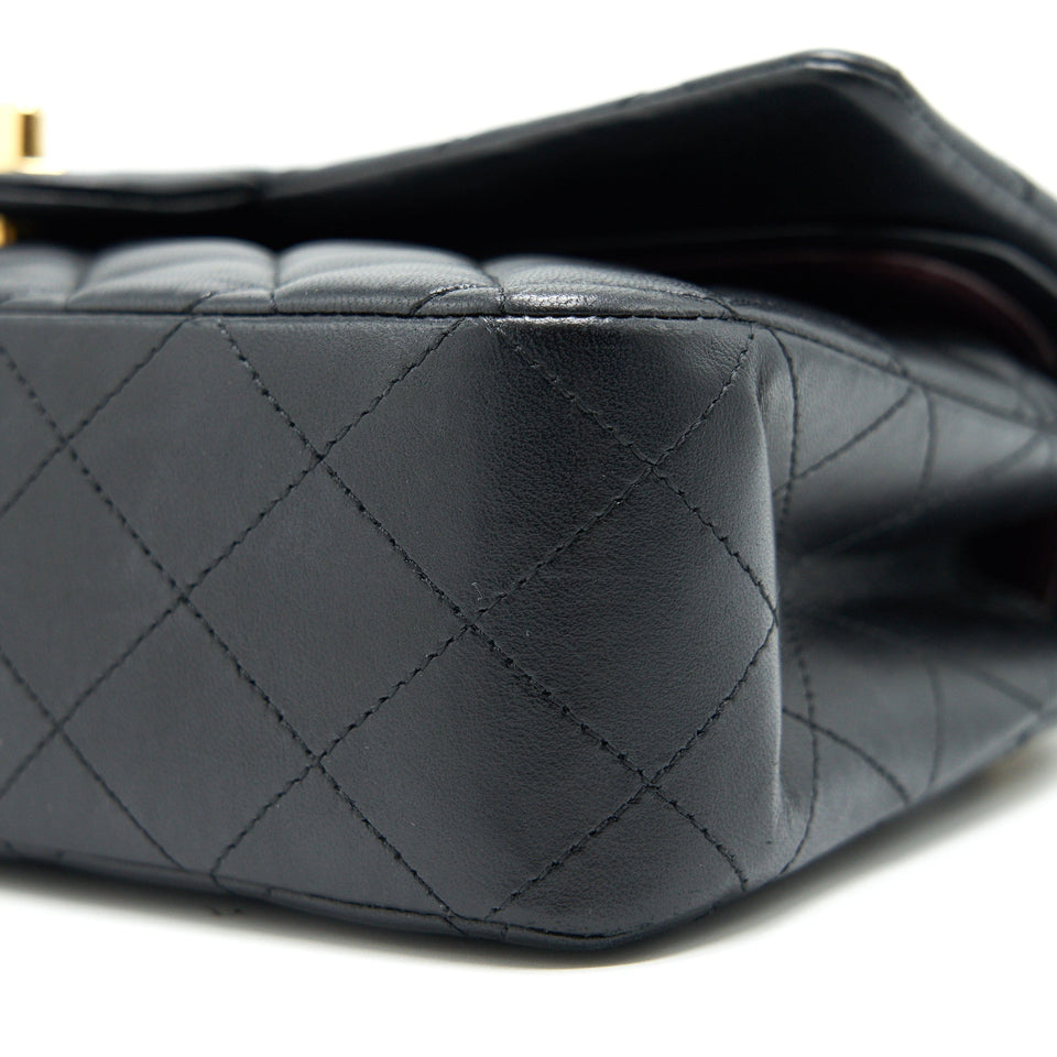 Chanel MEDIUM CLASSIC DOUBLE FLAP LAMBSKIN BLACK