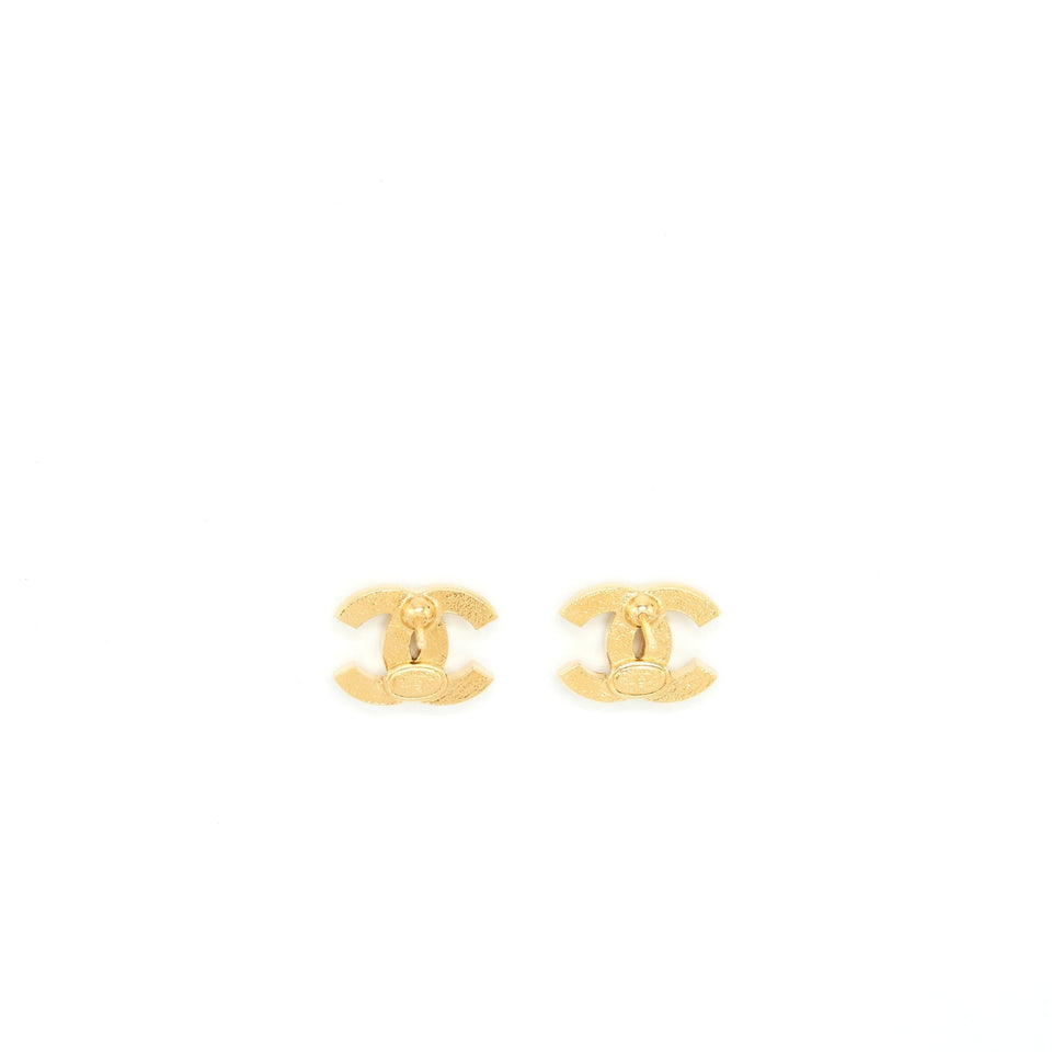 Chanel CC Logo With Pearl Earring Gold Tone