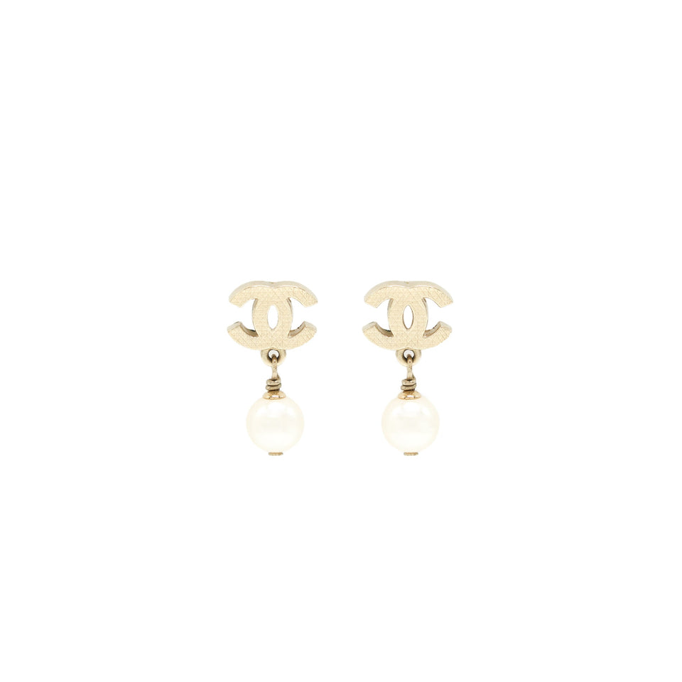 Chanel CC Logo With Pearl Drop Earrings L